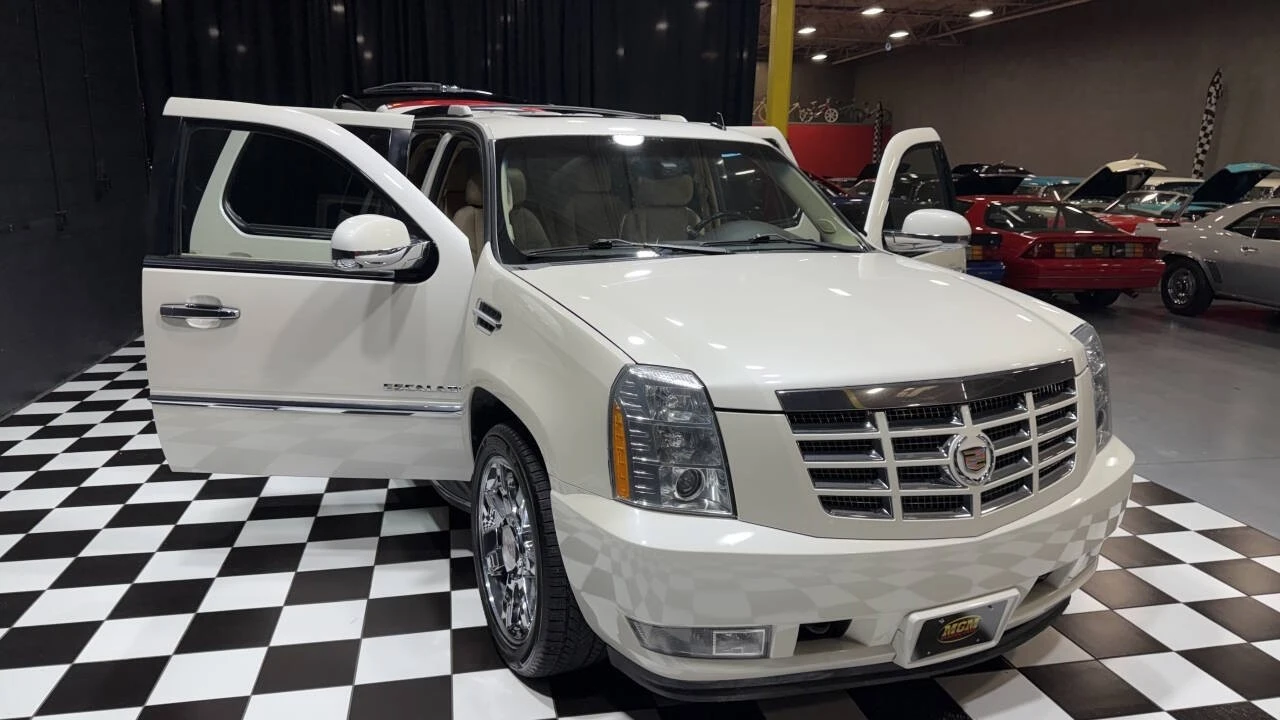 2013 Cadillac Escalade & EXT 3rd Gen - Image 17 of 21