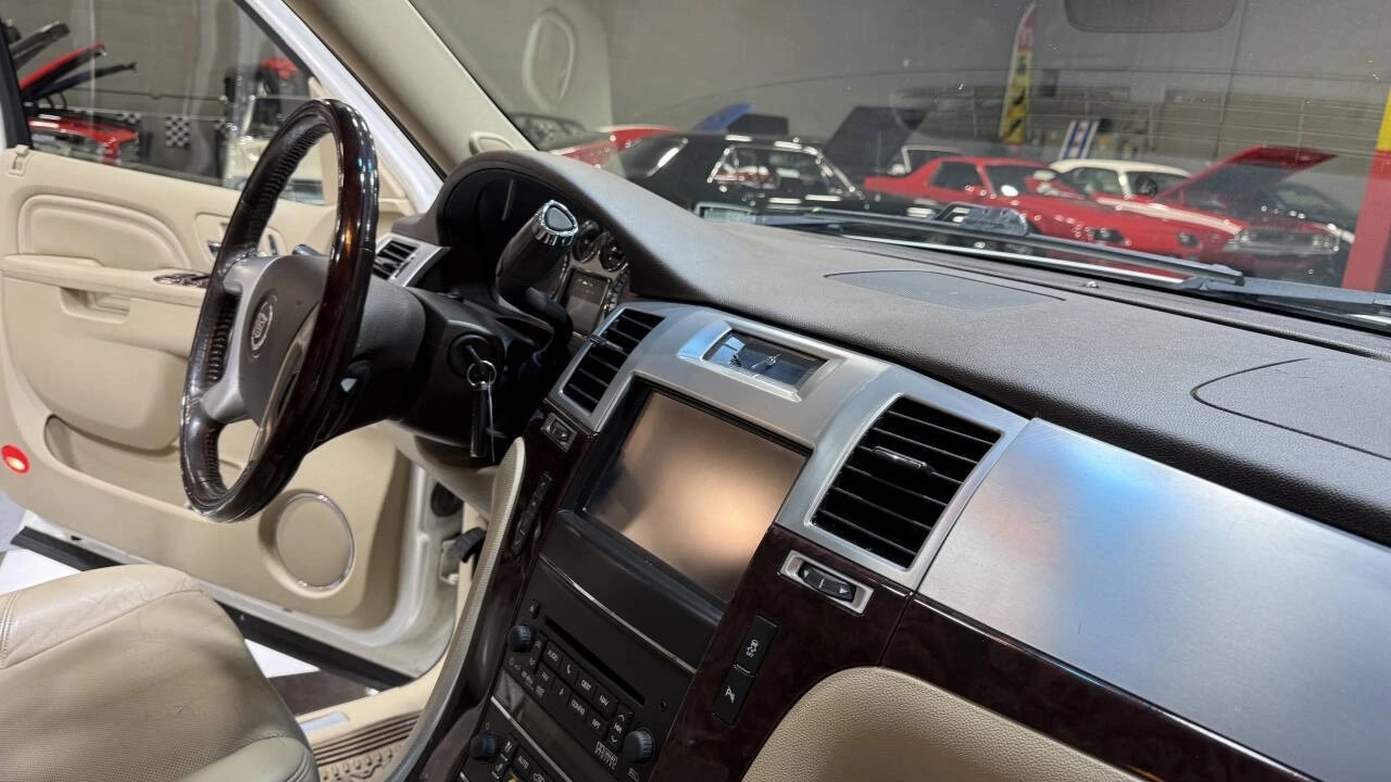 2013 Cadillac Escalade & EXT 3rd Gen - Image 5 of 21