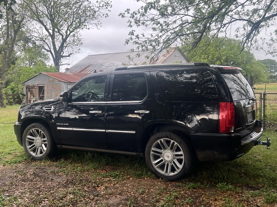 2013 Cadillac Escalade & EXT 3rd Gen - Image 2 of 6