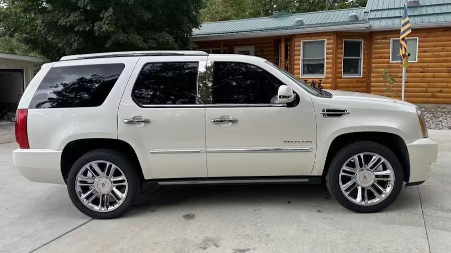 2013 Cadillac Escalade & EXT 3rd Gen - Image 2 of 12
