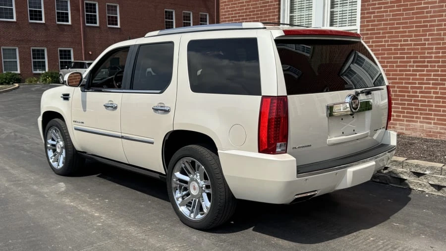 2013 Cadillac Escalade & EXT 3rd Gen - Image 3 of 13