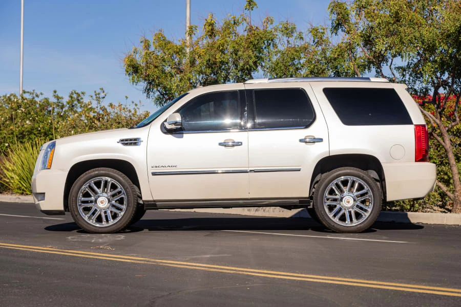2013 Cadillac Escalade & EXT 3rd Gen - Image 2 of 31