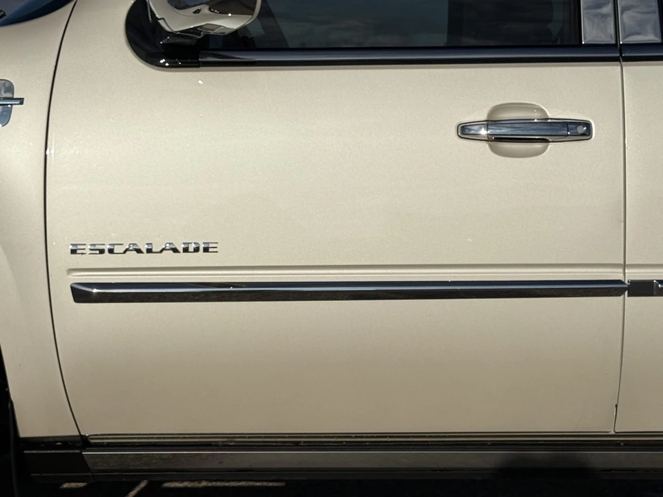2013 Cadillac Escalade & EXT 3rd Gen - Image 21 of 31