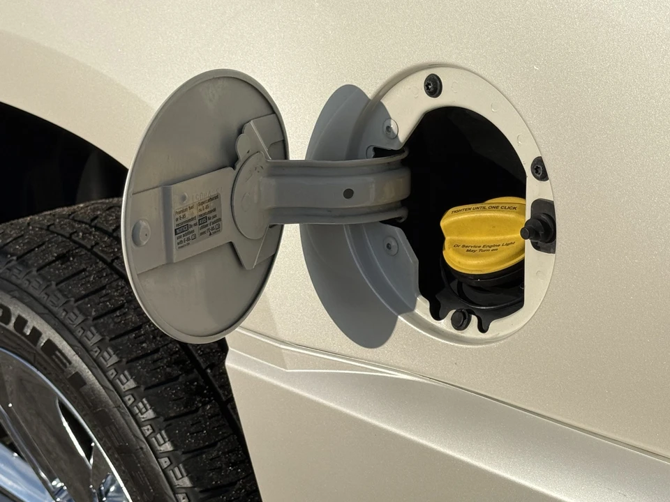 2013 Cadillac Escalade & EXT 3rd Gen - Image 28 of 31