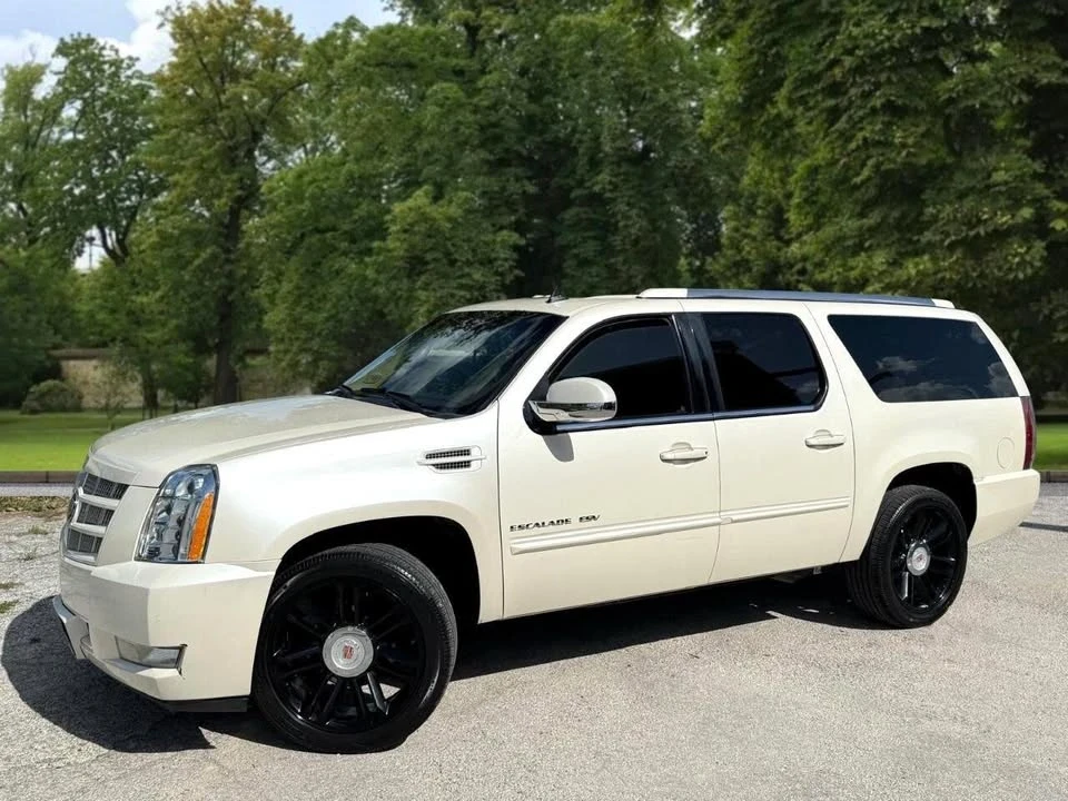 2013 Cadillac Escalade & EXT 3rd Gen - Image 2 of 20