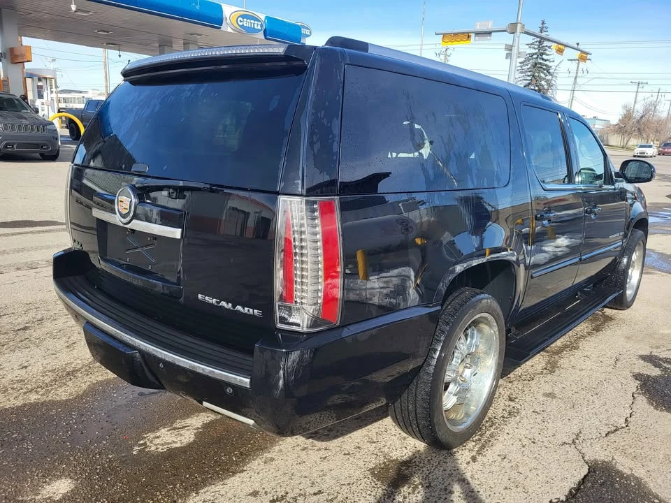 2013 Cadillac Escalade & EXT 3rd Gen - Image 2 of 15