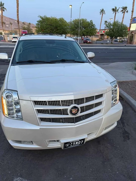 2013 Cadillac Escalade & EXT 3rd Gen - Image 2 of 10