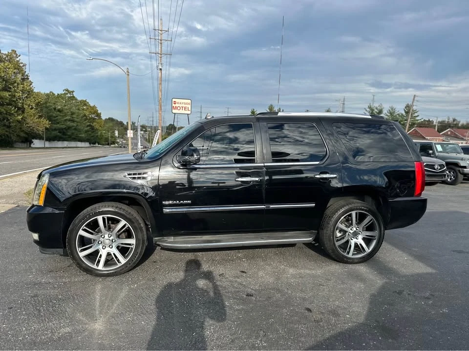 2013 Cadillac Escalade & EXT 3rd Gen - Image 2 of 17