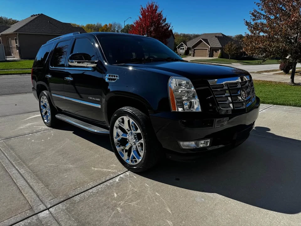 2013 Cadillac Escalade & EXT 3rd Gen - Image 2 of 18