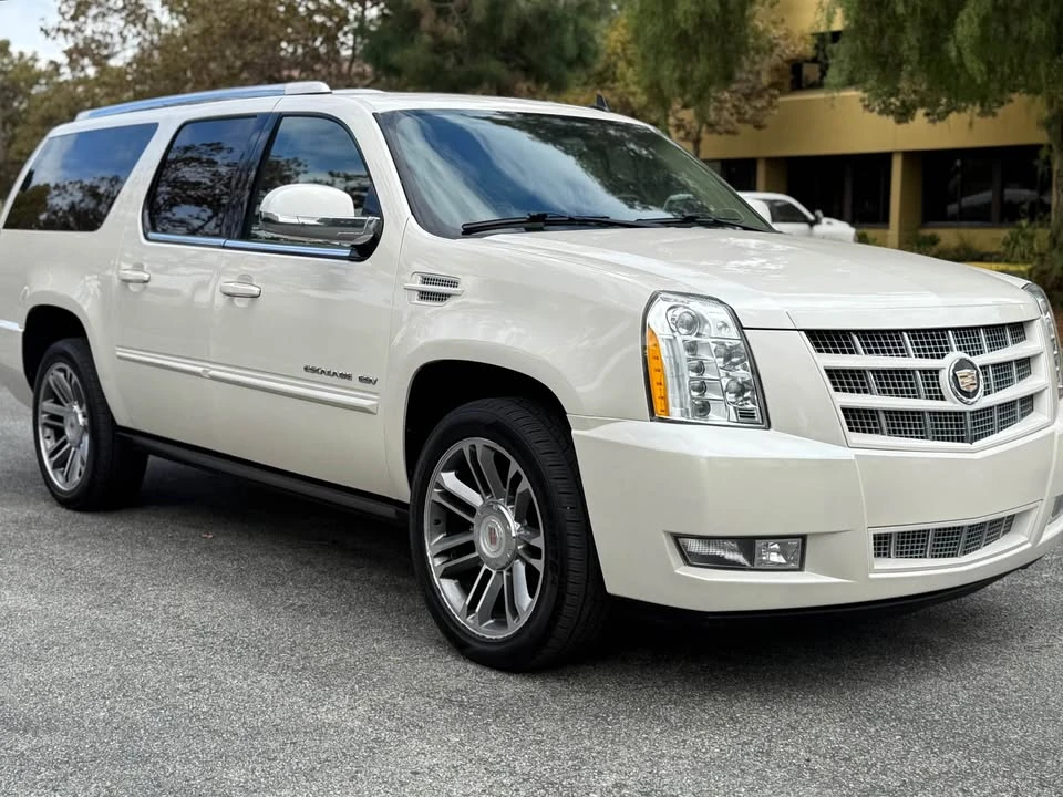 2013 Cadillac Escalade & EXT 3rd Gen - Image 3 of 19