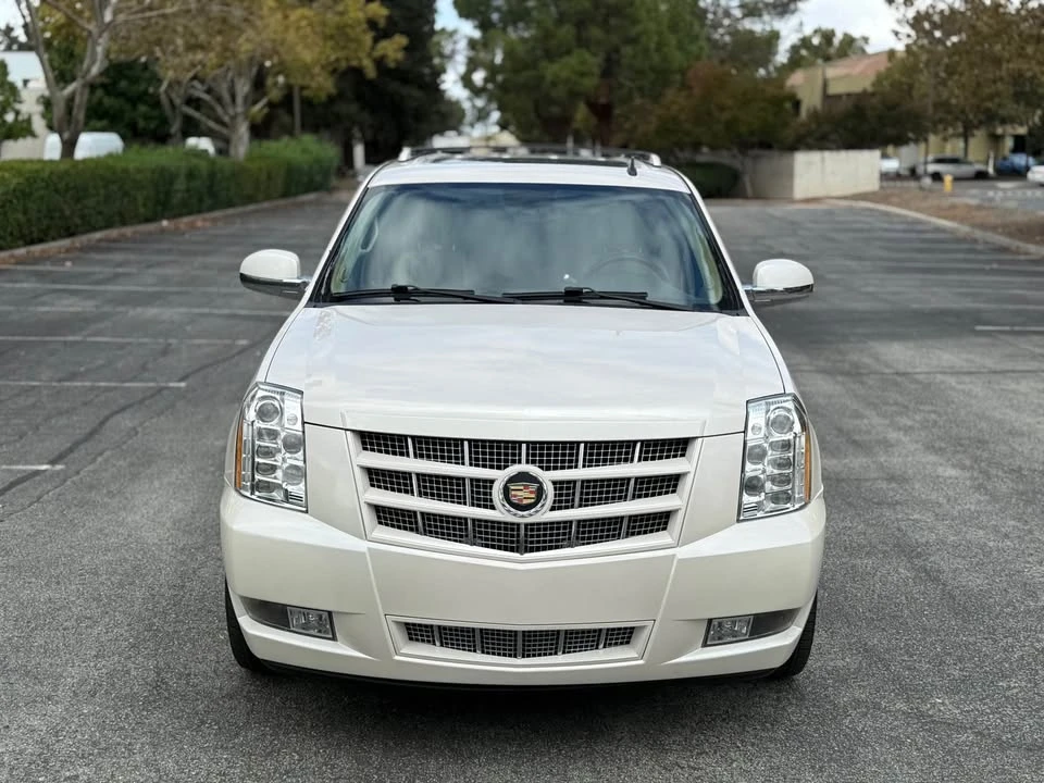 2013 Cadillac Escalade & EXT 3rd Gen - Image 2 of 19