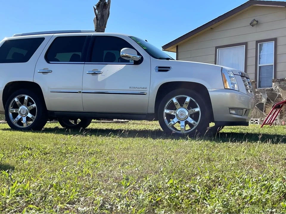 2013 Cadillac Escalade & EXT 3rd Gen - Image 5 of 16