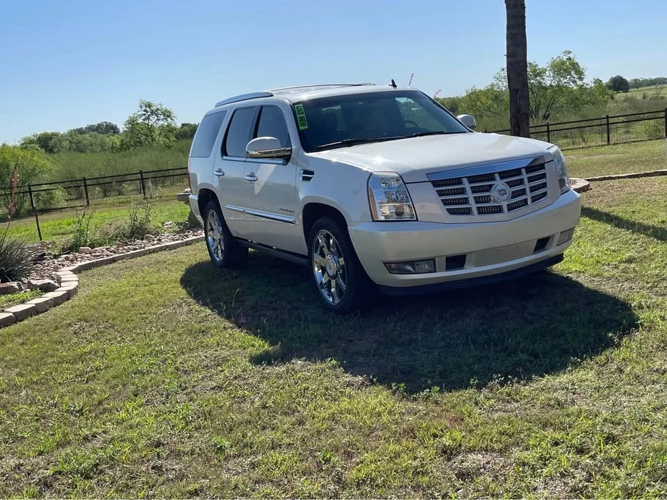 2013 Cadillac Escalade & EXT 3rd Gen - Image 2 of 16