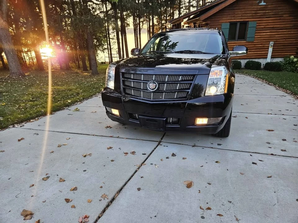 2013 Cadillac Escalade & EXT 3rd Gen - Image 2 of 18