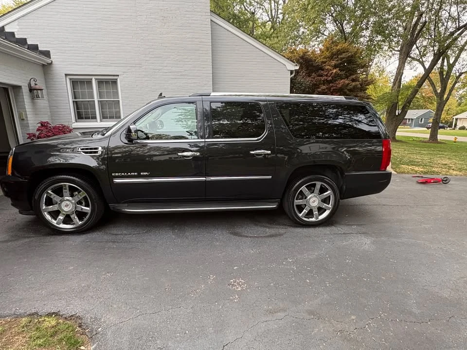 2013 Cadillac Escalade & EXT 3rd Gen - Image 2 of 6