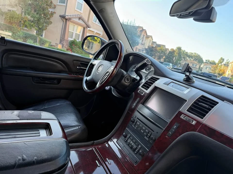 2013 Cadillac Escalade & EXT 3rd Gen - Image 2 of 19