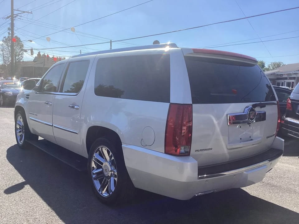 2013 Cadillac Escalade & EXT 3rd Gen - Image 4 of 9