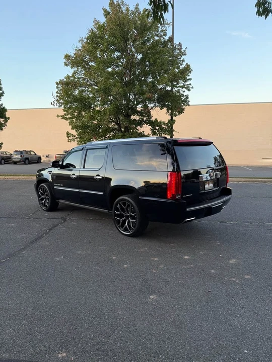 2013 Cadillac Escalade & EXT 3rd Gen - Image 3 of 16