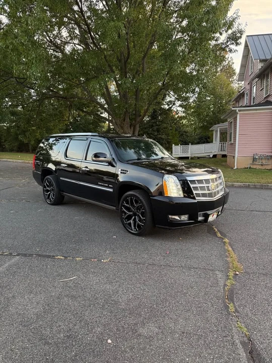 2013 Cadillac Escalade & EXT 3rd Gen - Image 2 of 16
