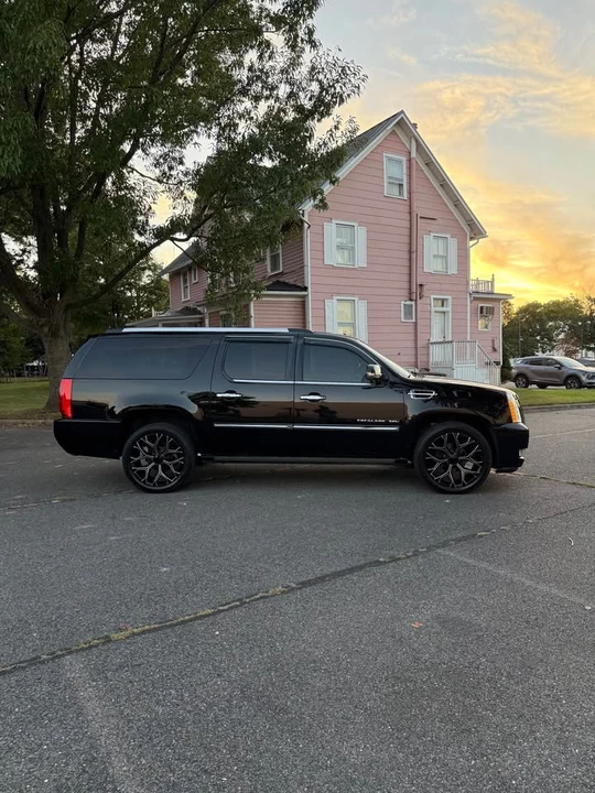 2013 Cadillac Escalade & EXT 3rd Gen - Image 5 of 16