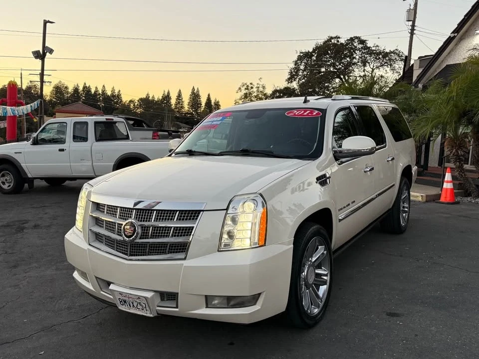 2013 Cadillac Escalade & EXT 3rd Gen - Image 2 of 17