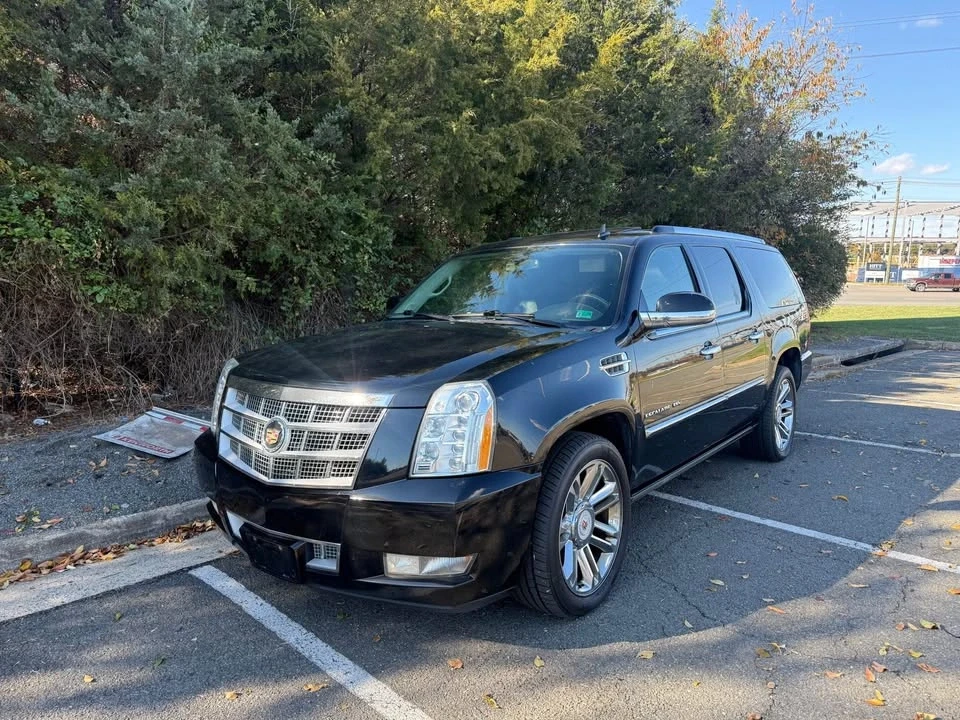 2013 Cadillac Escalade & EXT 3rd Gen - Image 2 of 12