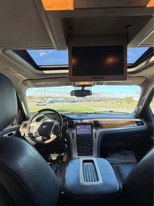 2013 Cadillac Escalade & EXT 3rd Gen - Image 10 of 12