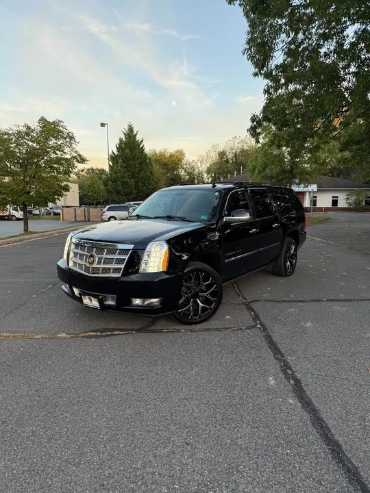 2013 Cadillac Escalade & EXT 3rd Gen - Image 2 of 15