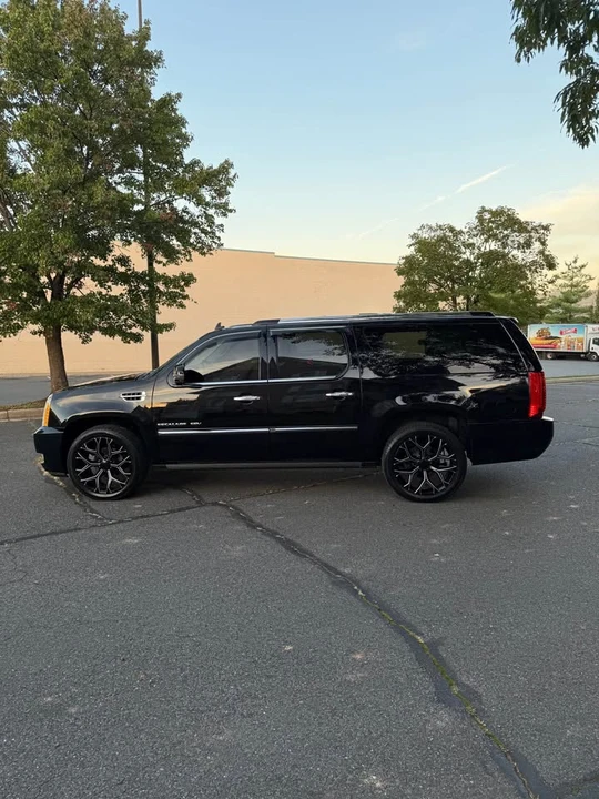 2013 Cadillac Escalade & EXT 3rd Gen - Image 5 of 15