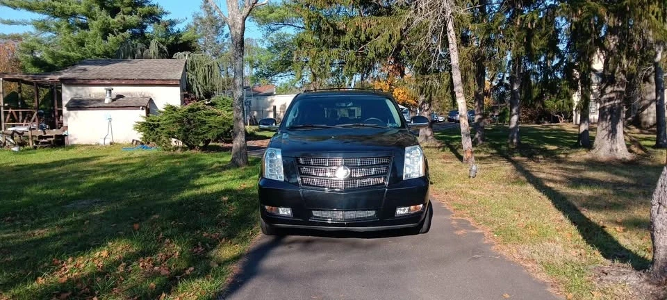 2013 Cadillac Escalade & EXT 3rd Gen - Image 2 of 13