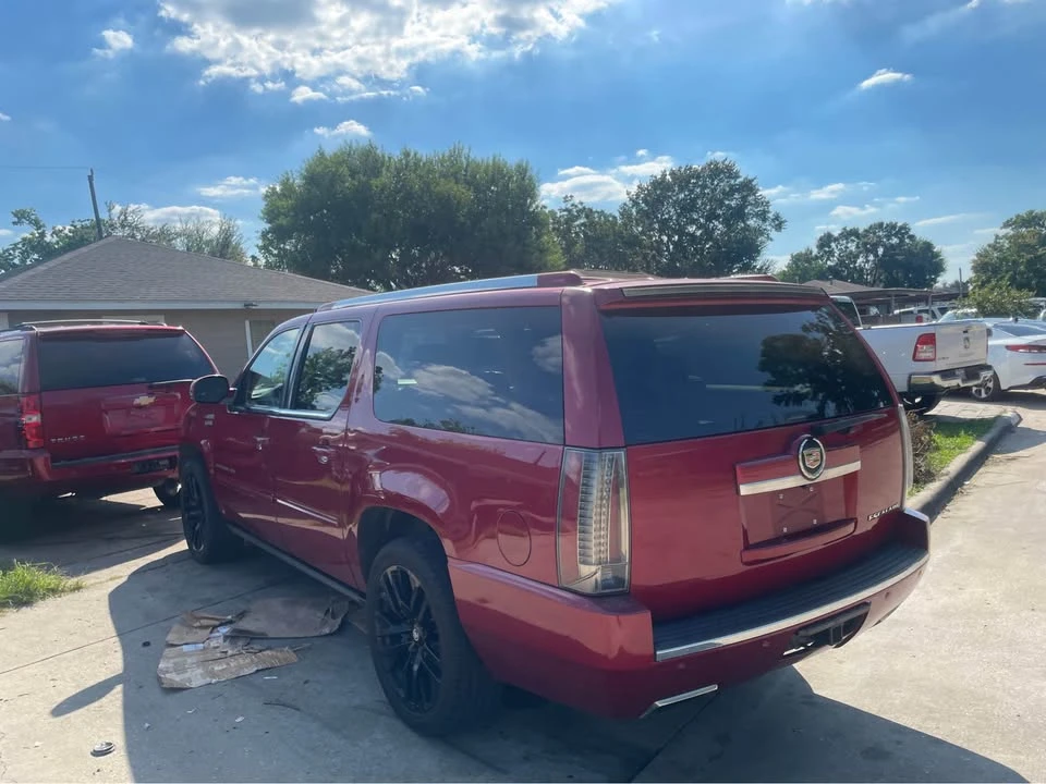 2013 Cadillac Escalade & EXT 3rd Gen - Image 3 of 12