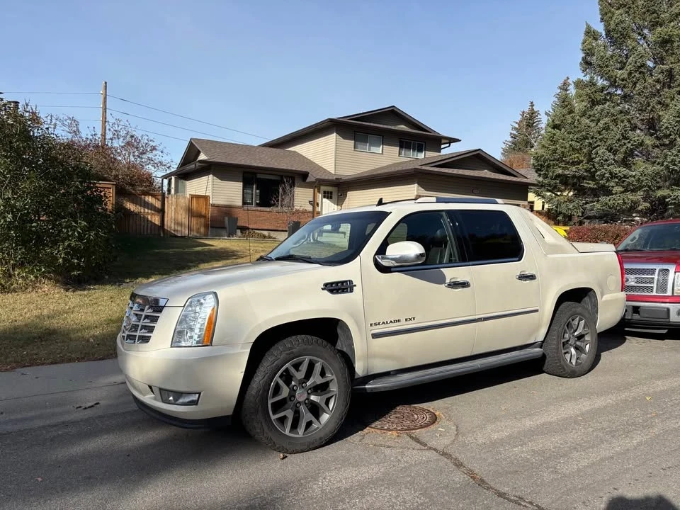 2013 Cadillac Escalade & EXT 3rd Gen - Image 2 of 12