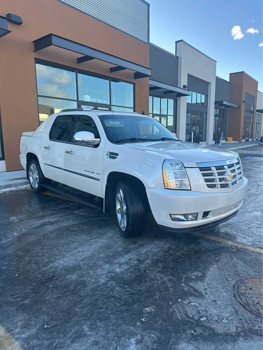 2013 Cadillac Escalade & EXT 3rd Gen - Image 5 of 17