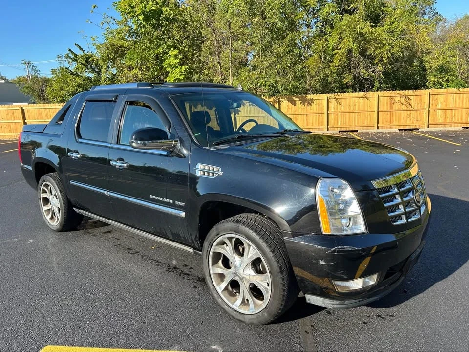 2013 Cadillac Escalade & EXT 3rd Gen - Image 2 of 10