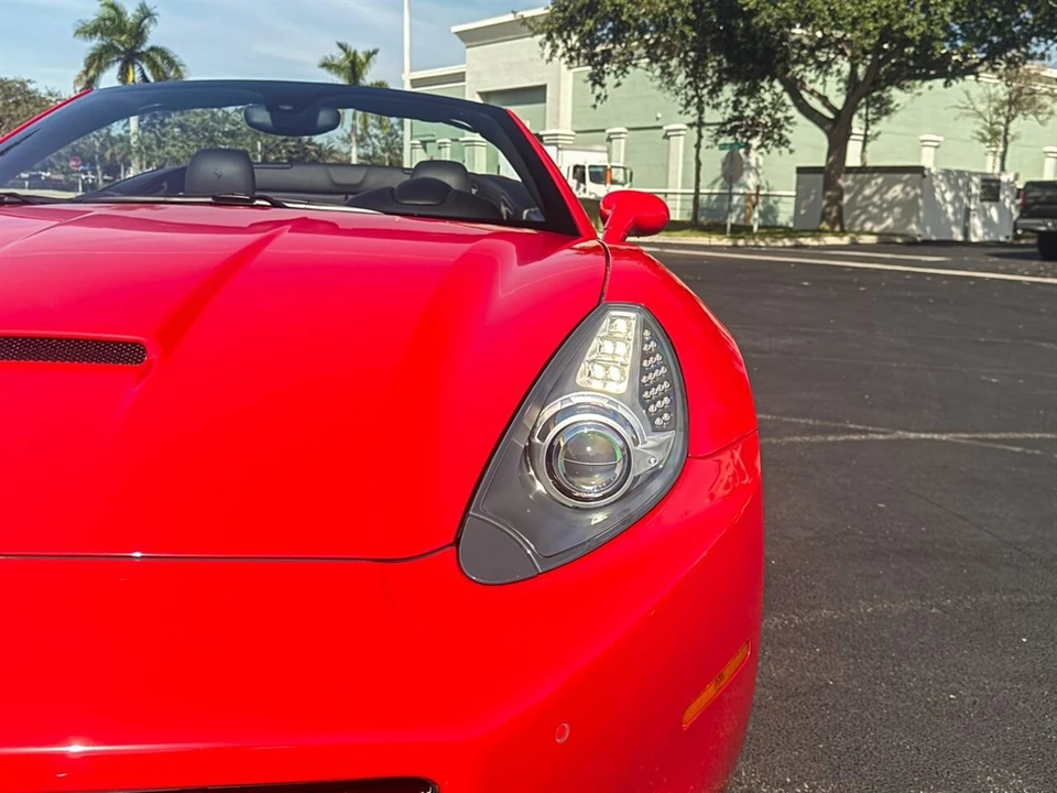 2013 Ferrari California - Image 3 of 4