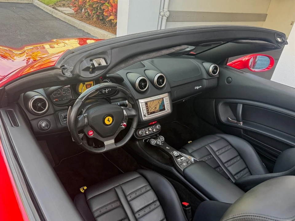 2013 Ferrari California - Image 2 of 4