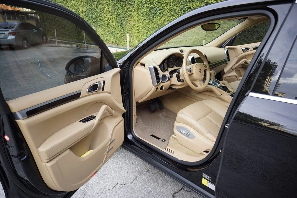 2013 Porsche 958 Cayenne - Image 12 of 16