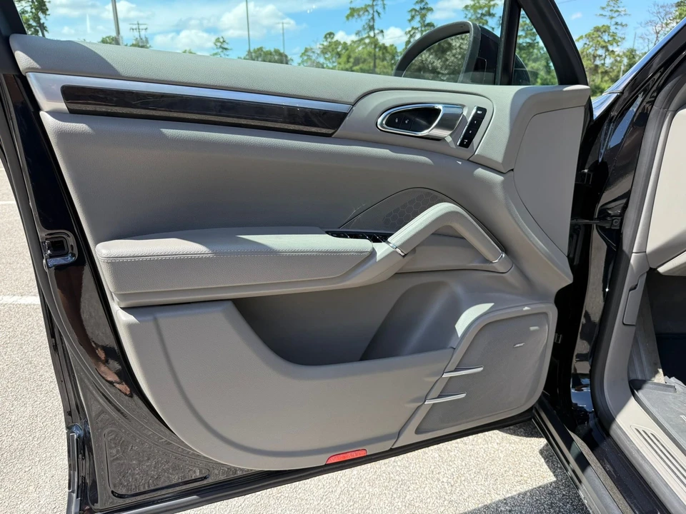2013 Porsche 958 Cayenne Diesel - Image 10 of 30