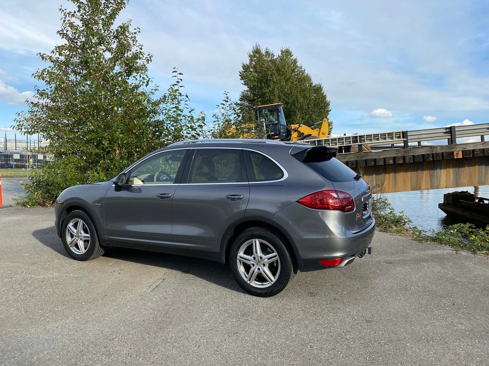 2013 Porsche 958 Cayenne Diesel - Image 2 of 10