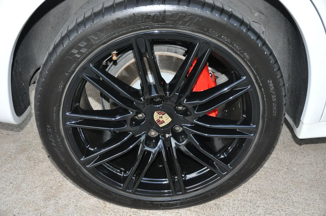 2013 Porsche 958 Cayenne GTS - Image 6 of 31