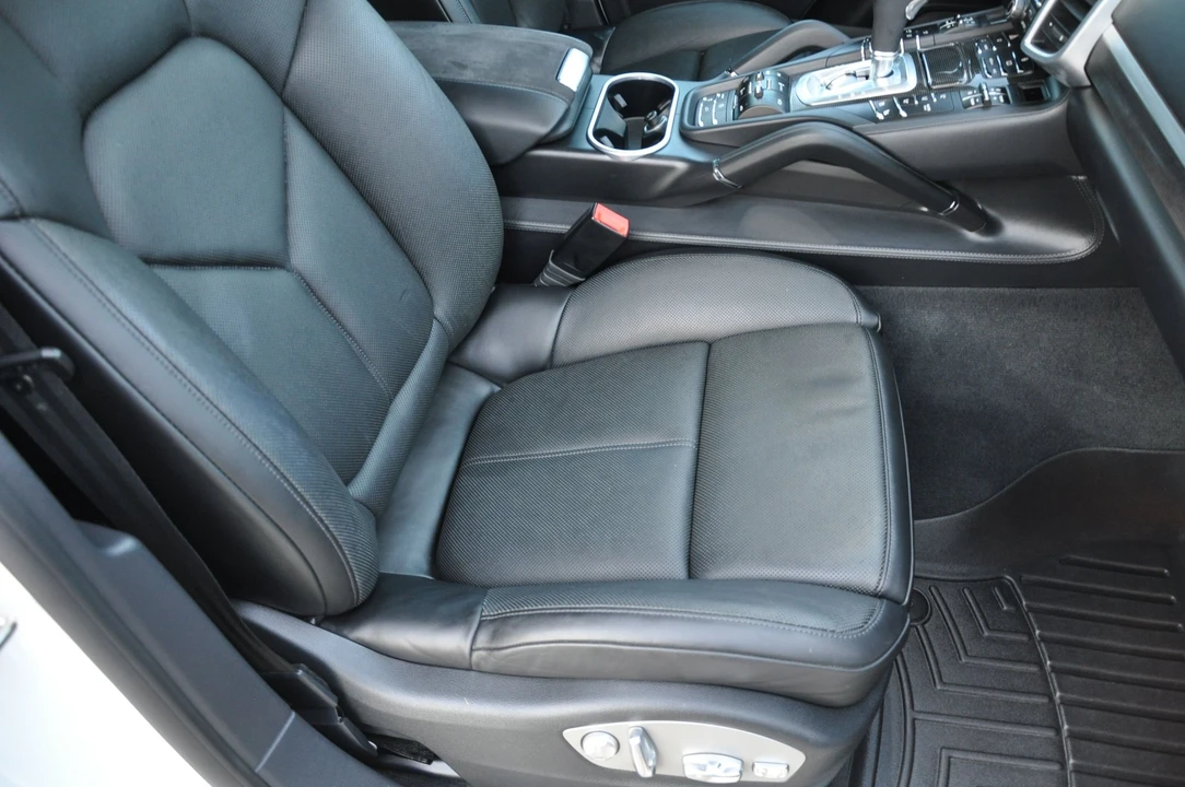 2013 Porsche 958 Cayenne GTS - Image 30 of 31