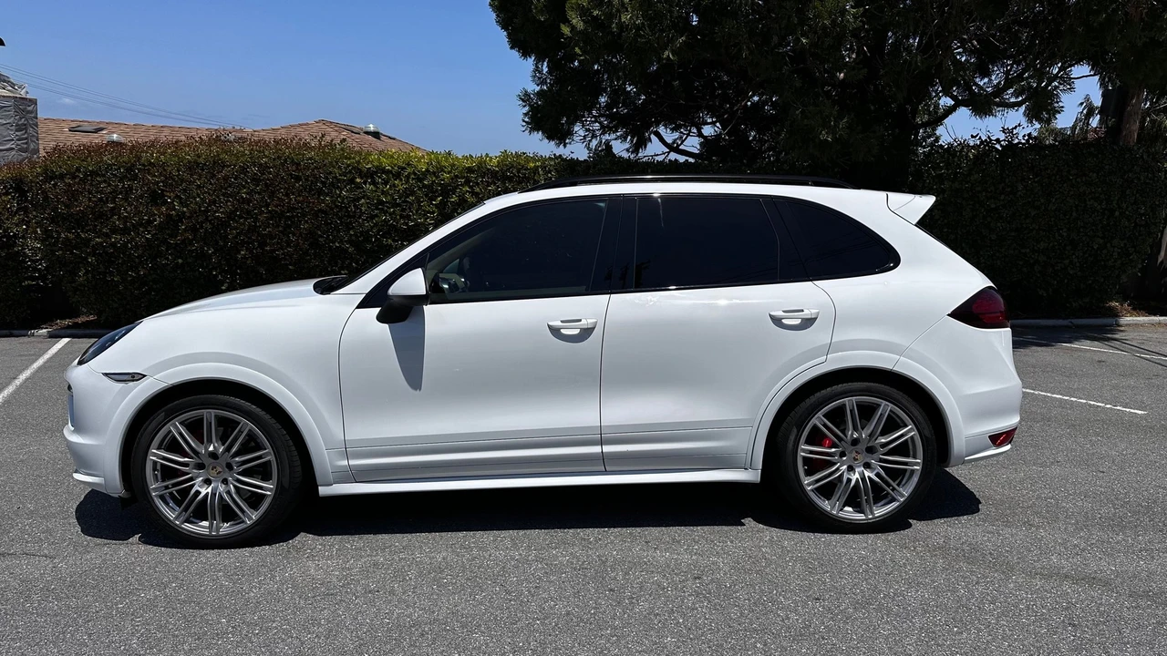 2013 Porsche 958 Cayenne GTS - Image 2 of 12