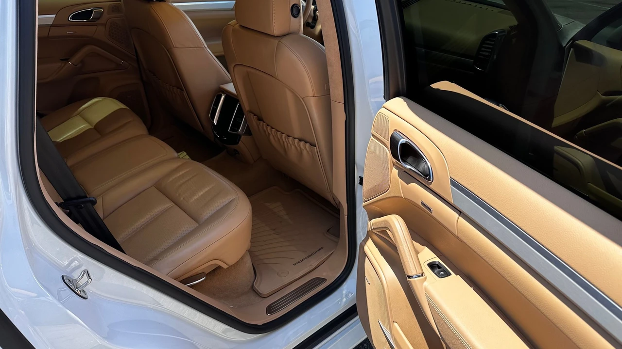 2013 Porsche 958 Cayenne GTS - Image 6 of 12