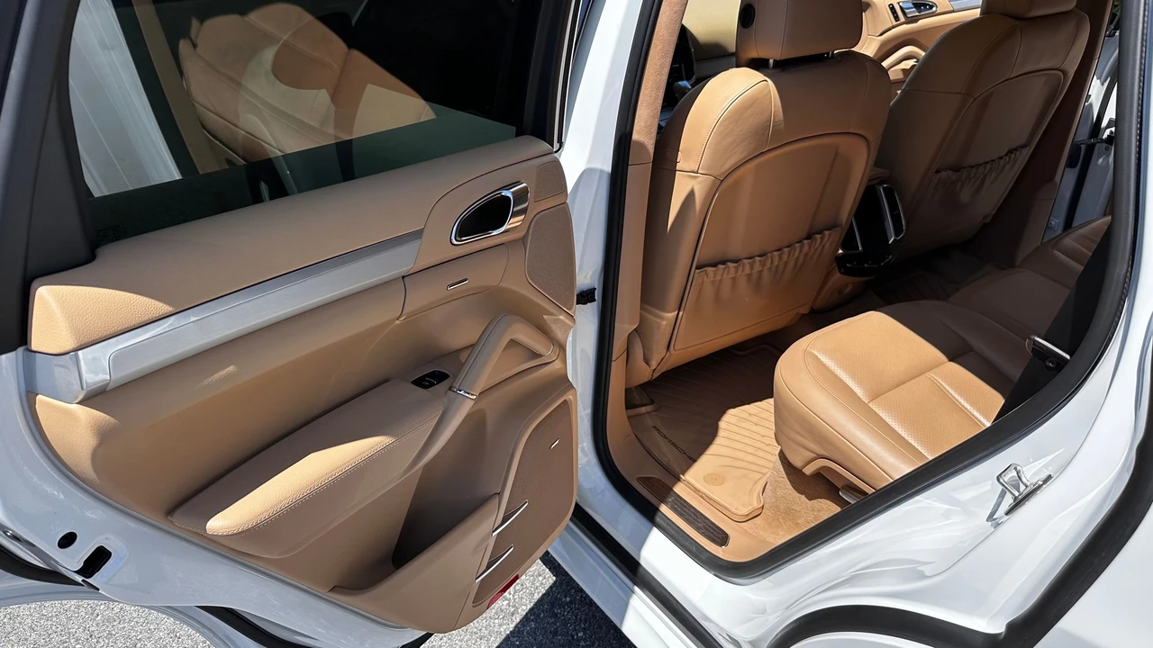 2013 Porsche 958 Cayenne GTS - Image 8 of 12