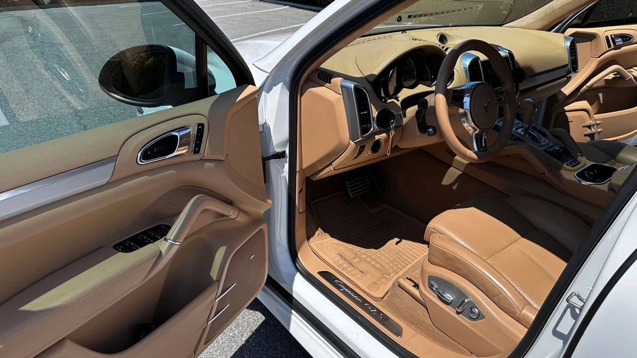 2013 Porsche 958 Cayenne GTS - Image 11 of 12