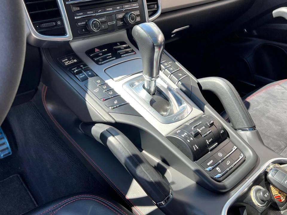 2013 Porsche 958 Cayenne GTS - Image 26 of 31
