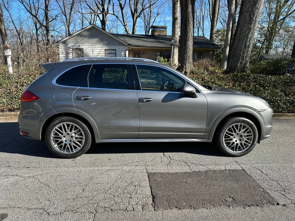 2013 Porsche 958 Cayenne S - Image 5 of 12