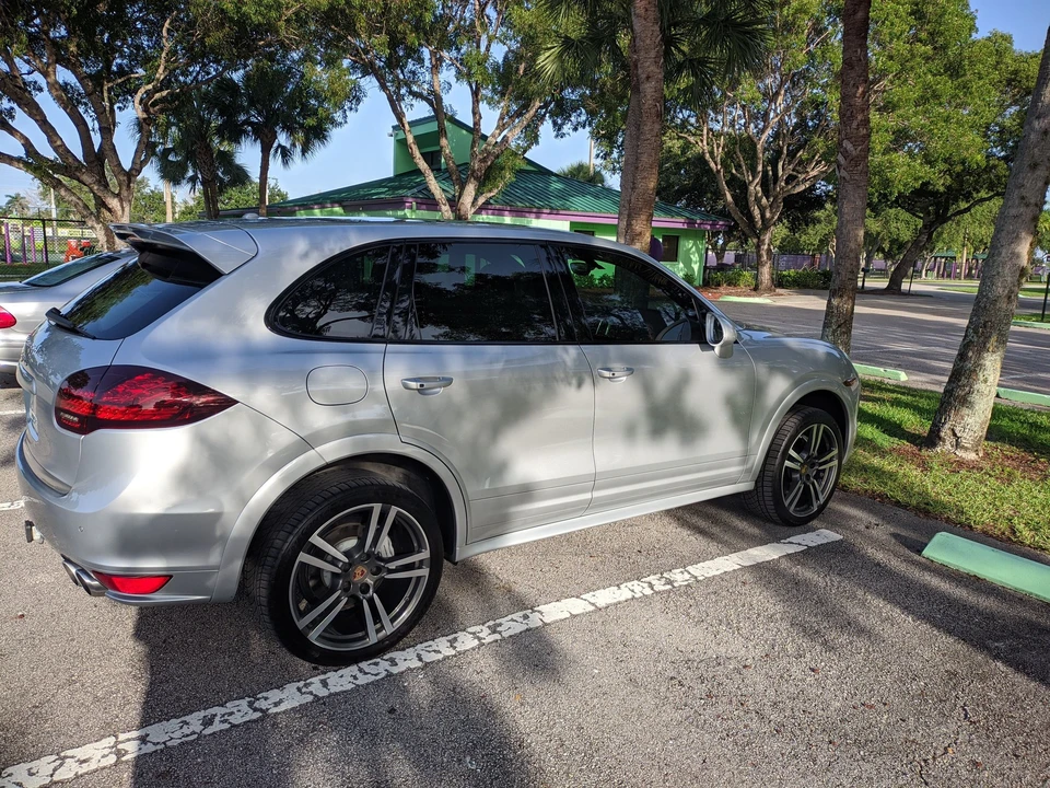 2013 Porsche 958 Cayenne S - Image 2 of 14
