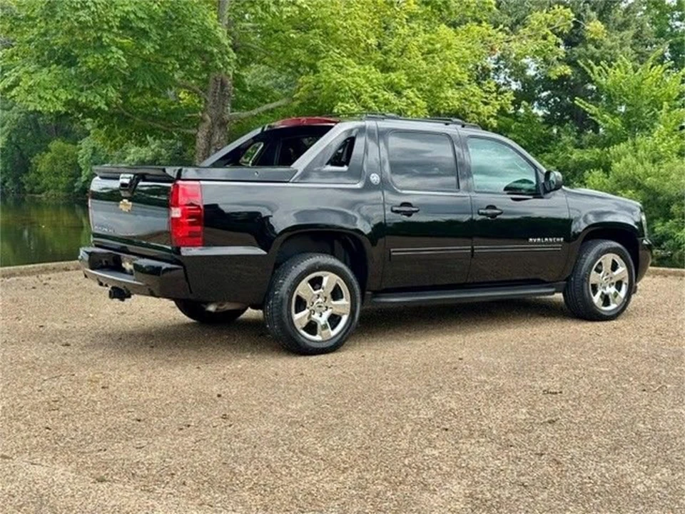2013 Chevrolet Avalanche - Image 3 of 22