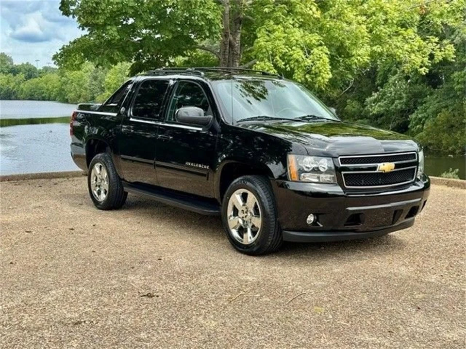 2013 Chevrolet Avalanche - Image 11 of 22